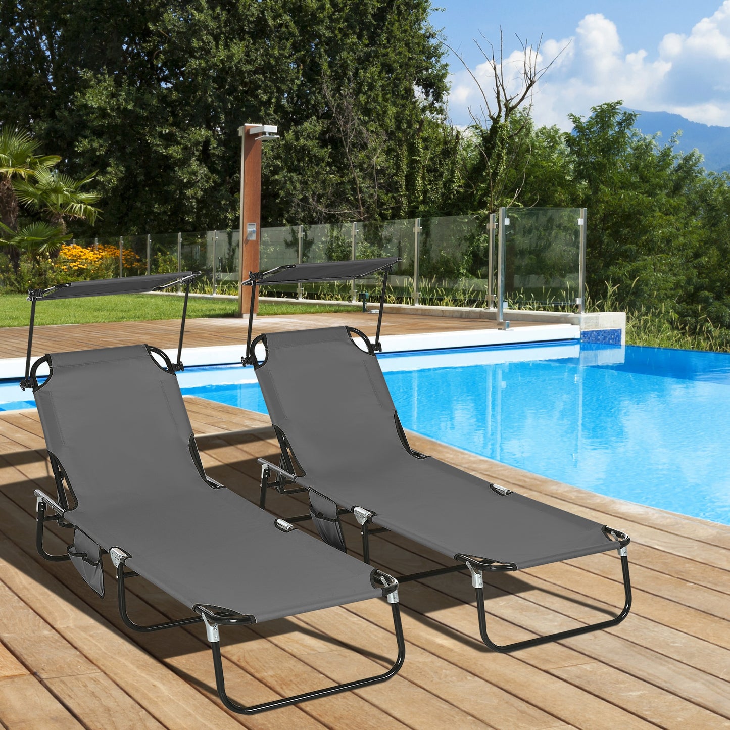 Ensemble de deux chaises longues pliantes gris foncé avec dossier réglable et pare-soleil intégré, idéales pour la plage ou la terrasse