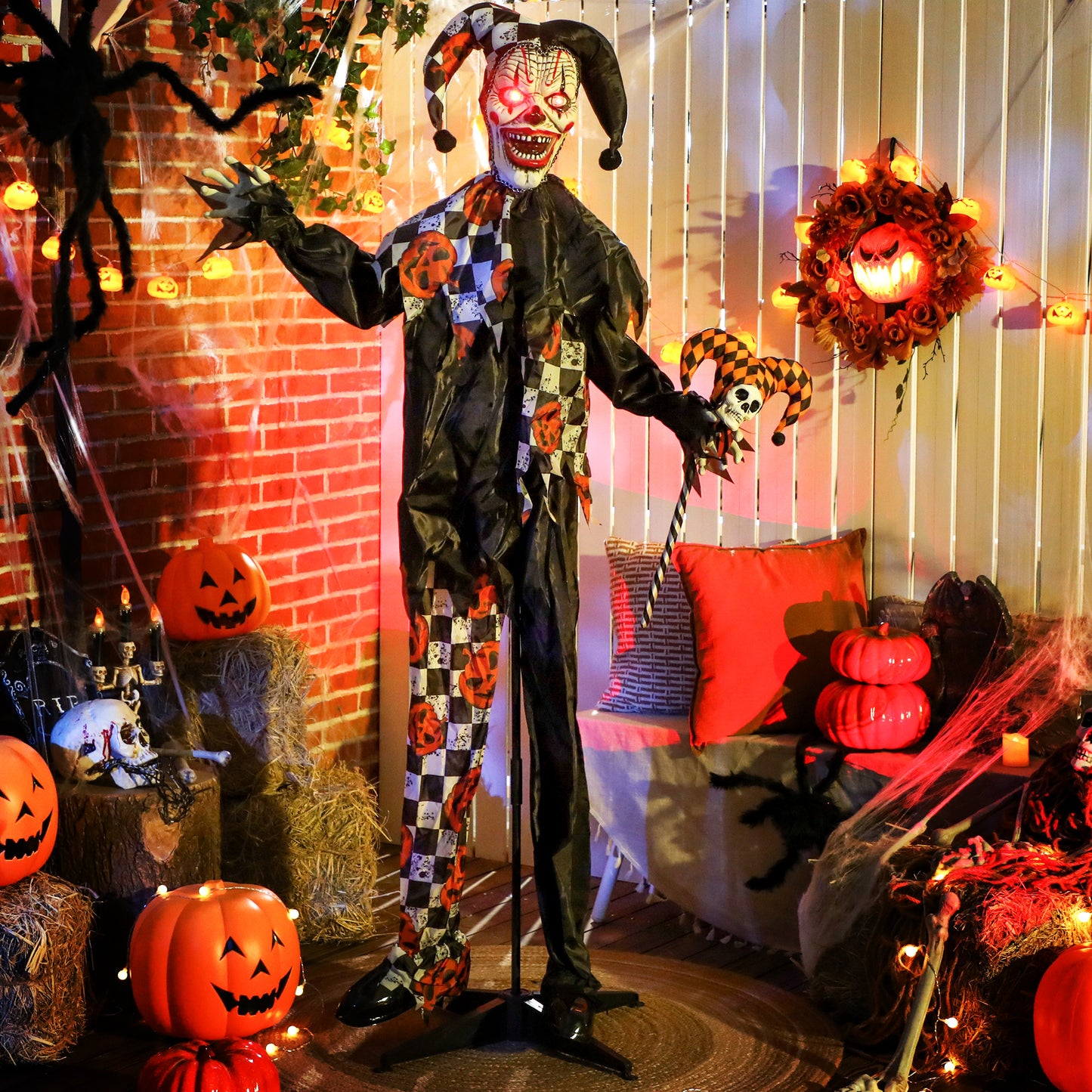 Clown animé grandeur nature, yeux rouges lumineux, décorations d'Halloween effrayantes activées par le son