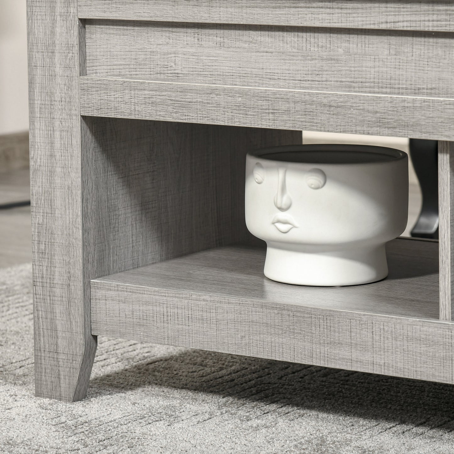 Table basse relevable avec compartiment de rangement dissimulé et étagères ouvertes pour salon, gris clair