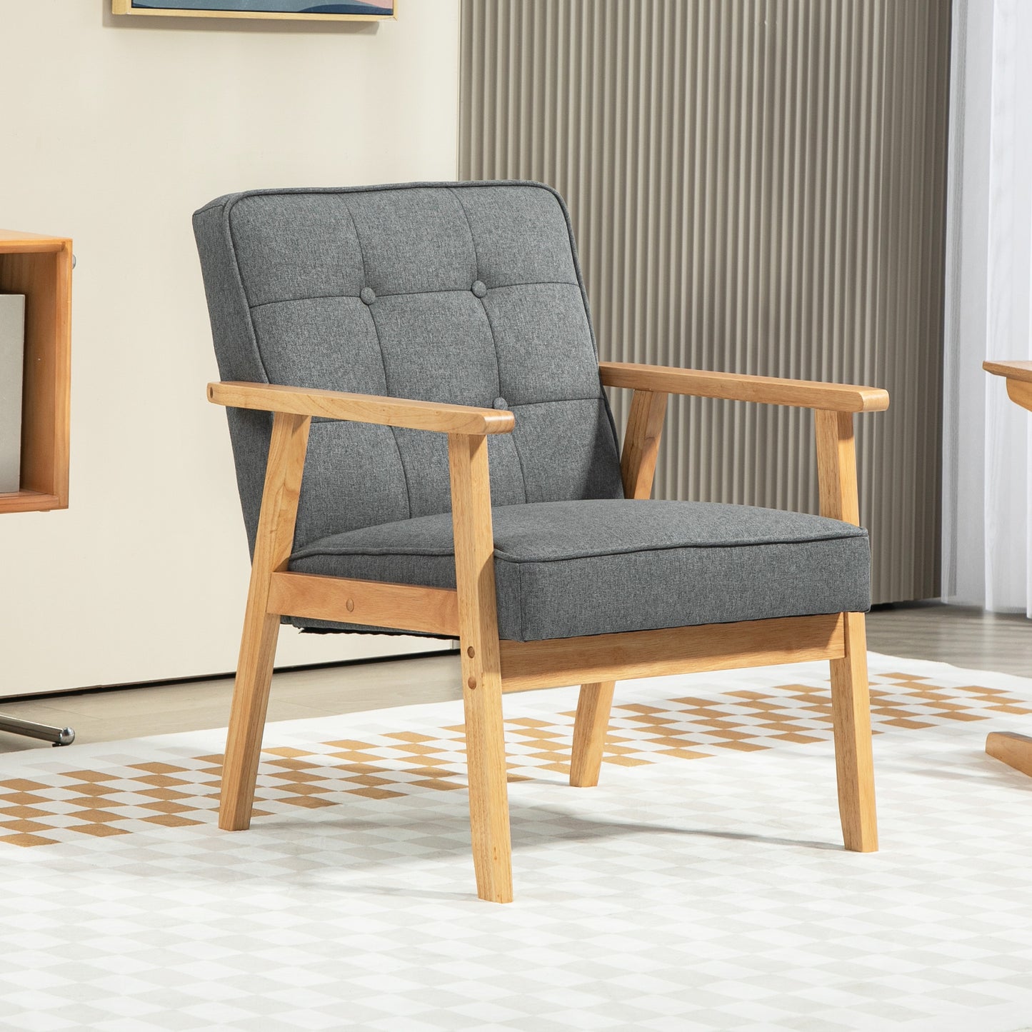 Fauteuil d’appoint moderne en tissu gris avec dossier capitonné et structure en bois massif, parfait pour une chambre à coucher ou un coin lecture élégant