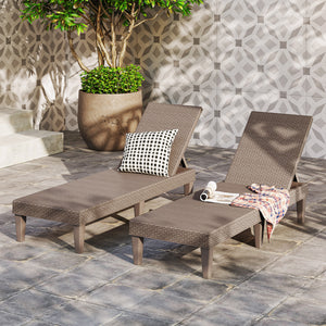 Outdoor lounge chair with textured, waterproof rattan-look PP surface - Brown