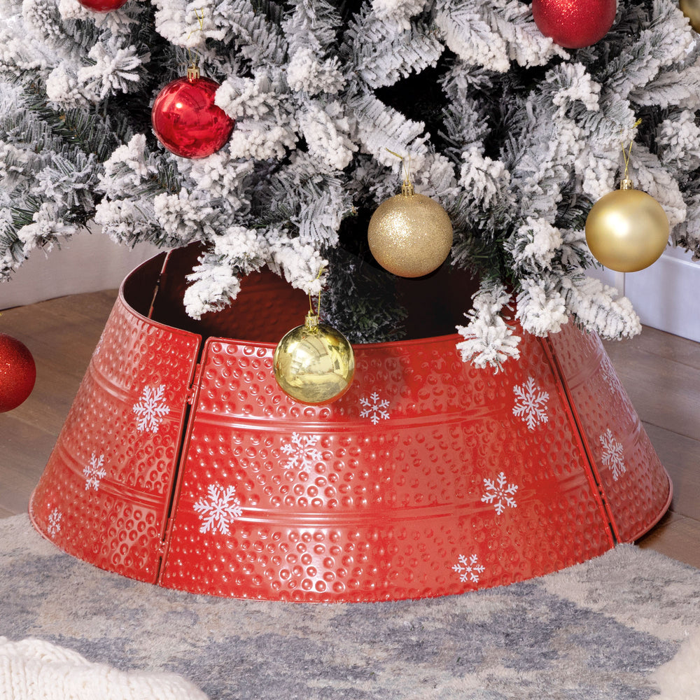 Collier de sapin en métal de 66 cm avec gravure de flocon de neige rouge