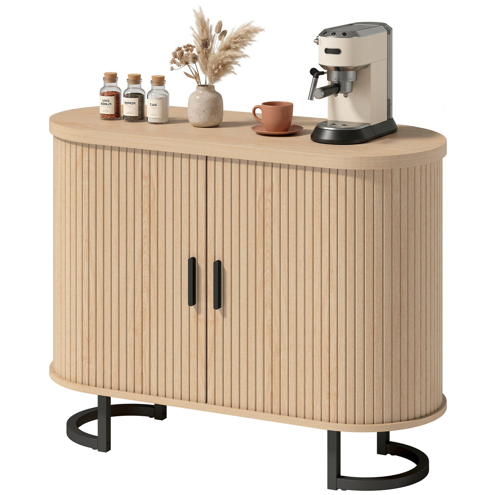 Buffet avec portes cintrées à tambour, plateau épais et pieds en métal arqués, finition bois naturel.
