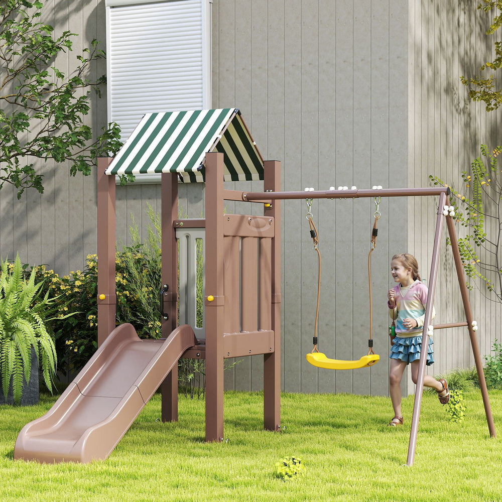 Aire de jeux avec toboggan et échelle d'escalade, marron