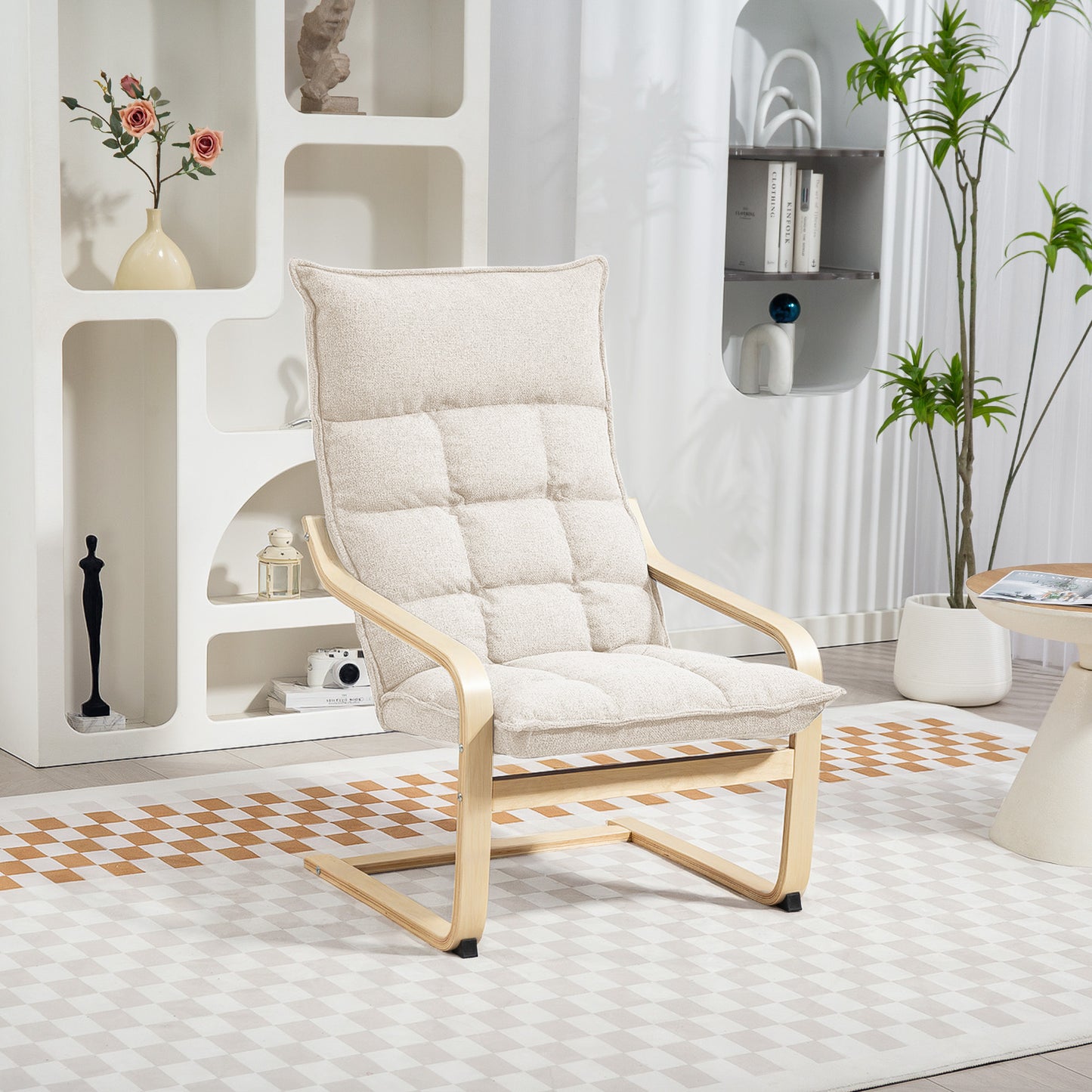 Fauteuil d'appoint rembourré avec pieds et accoudoirs incurvés, blanc crème