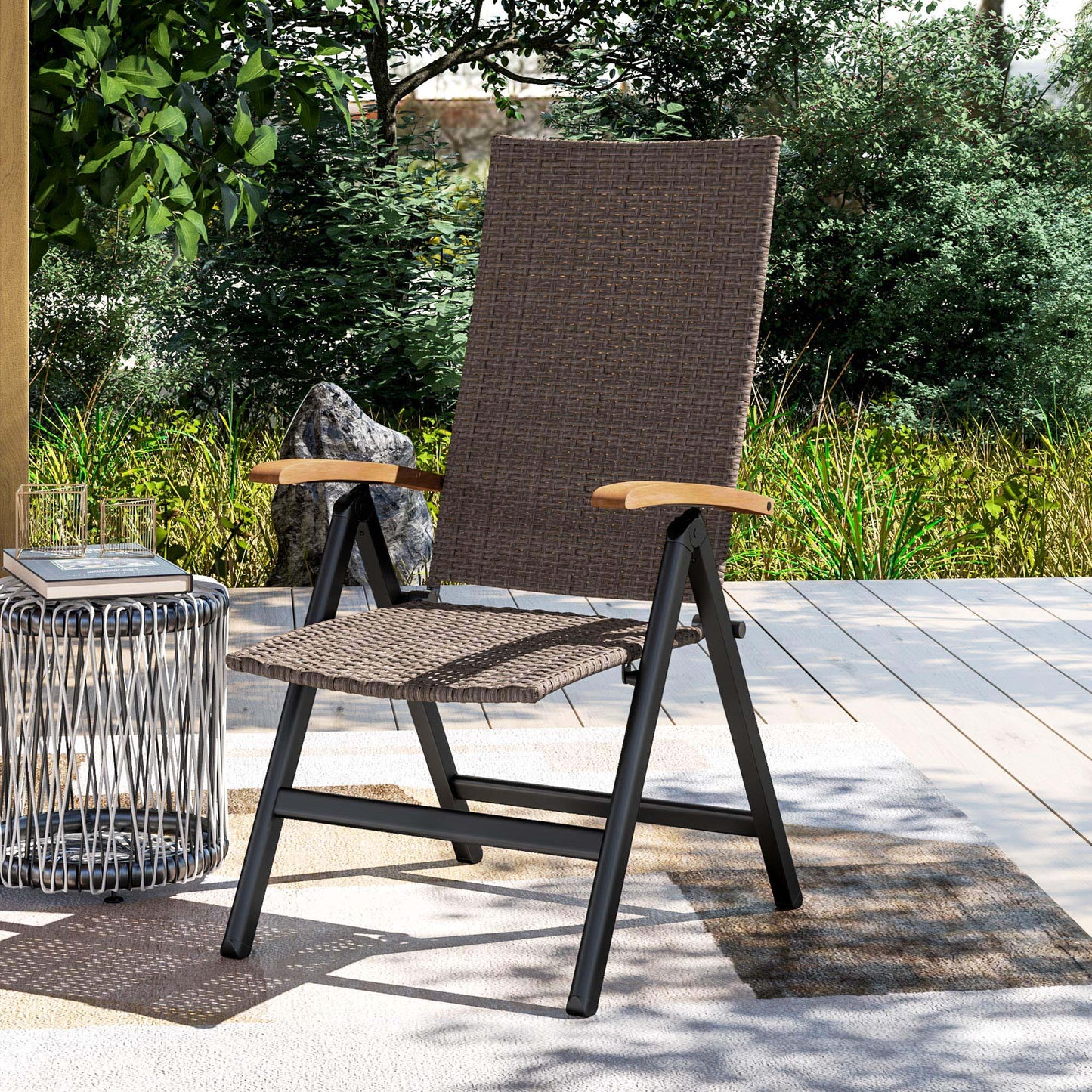 Chaise de salle à manger pliante en osier avec cadre en acier, accoudoirs et dossier, marron
