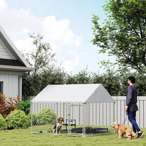 Enclos avec housse imperméable et anti-UV
