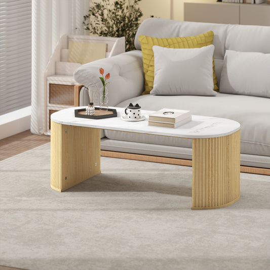 Table de salon moderne effet marbre avec coins arrondis et pieds épais, bois naturel
