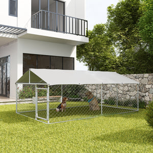 Enclos extérieur avec bâche imperméable et résistante aux UV
