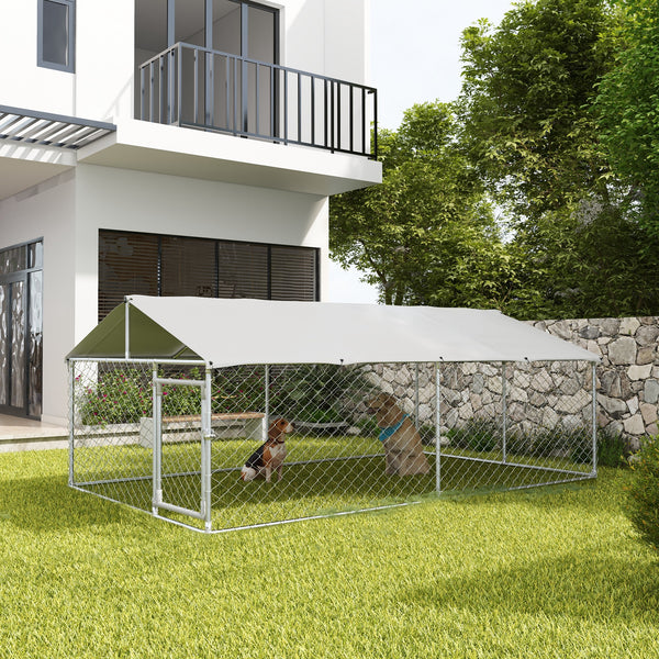 Enclos extérieur avec bâche imperméable et résistante aux UV
