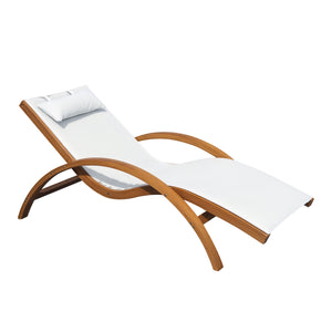 Chaise longue d'extérieur en bois, inclinable, avec appui-tête et assise en maille, couleur crème.