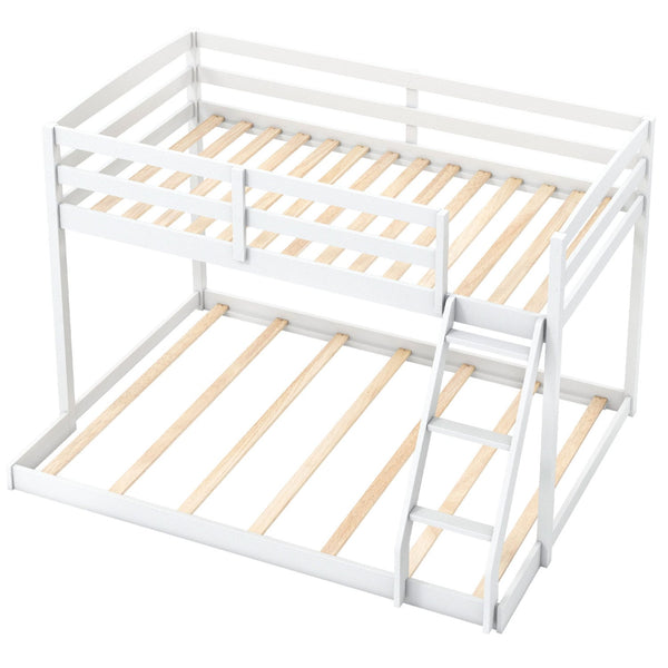 Lit superposé en bois massif simple sur double avec échelle inclinée et barrières de sécurité