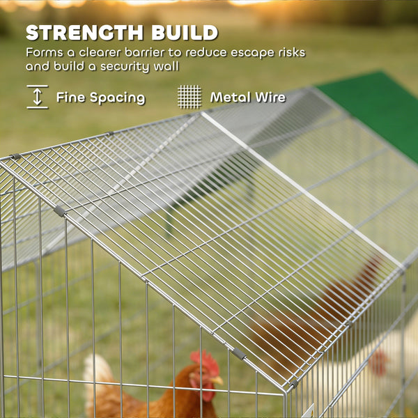 Metal chicken coop with UV-resistant lid