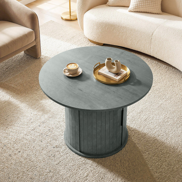 Table basse ronde avec base cannelée et rangement caché à porte coulissante – Gris ciment