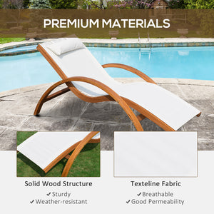 Chaise longue d'extérieur en bois, inclinable, avec appui-tête et assise en maille, couleur crème.