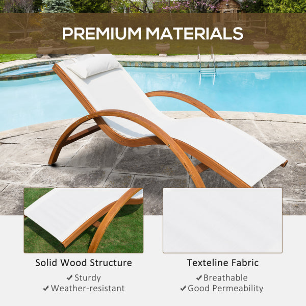 Chaise longue d'extérieur en bois, inclinable, avec appui-tête et assise en maille, couleur crème.