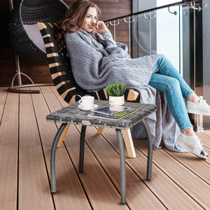 Table basse carrée en rotin avec revêtement en polyéthylène résistant aux intempéries