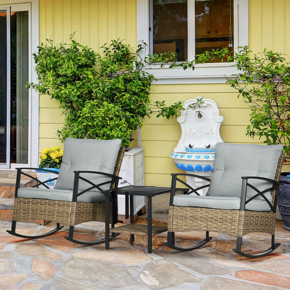 Ensemble de 3 chaises à bascule en rotin synthétique gris avec table à deux niveaux et coussins rembourrés, parfait pour jardin ou terrasse