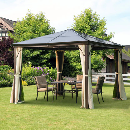 Abri beige et café avec toit rigide, pare-soleil intégré et rideau pour protection extérieure durable