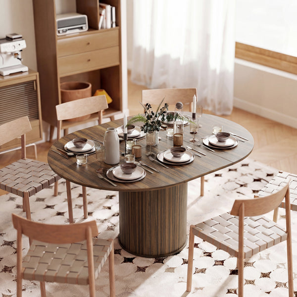 Table de cuisine extensiblepour 6 à 8 personnes style ferme, avec pied central et finition noyer.