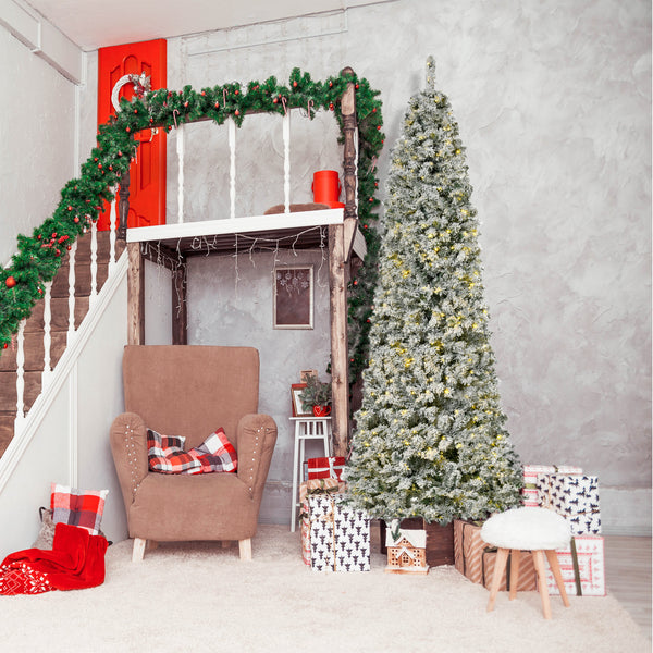 Sapin de Noël artificiel givré de 9 pieds pré-éclairé avec lumière LED blanc chaud