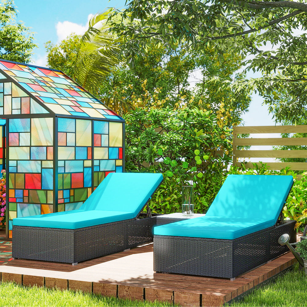 Ensemble de 2 chaises longues et 1 table en rotin synthétique